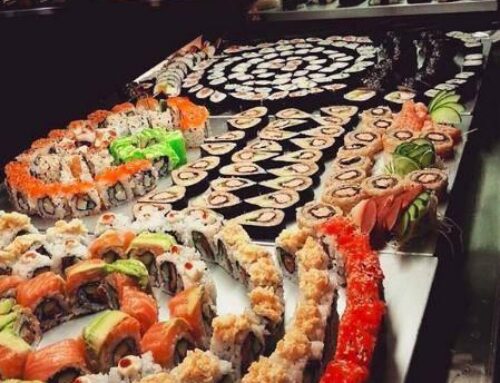 Lunch Favourite with Salad, Naan And Beans